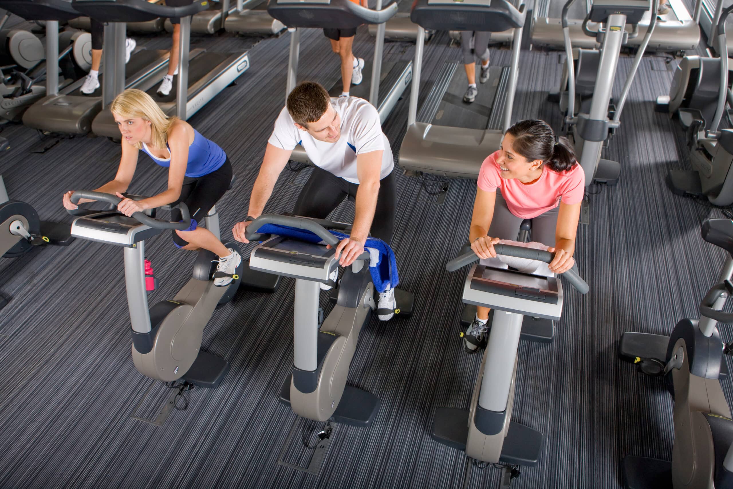 máquinas de gimnasio ejercicio