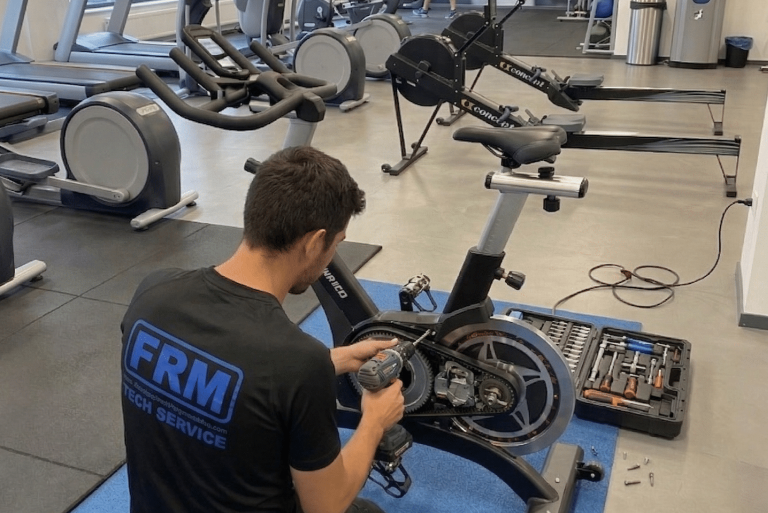 Portada: puesta a punto de maquinaria fitness